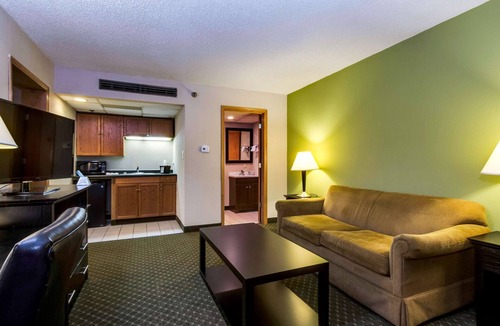 Quad Cities Hotel | Quality Inn & Suites Moline - Quad Cities