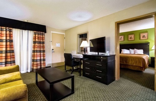 Quad Cities Hotel | Quality Inn & Suites Moline - Quad Cities