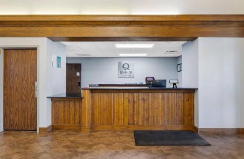 Monterey Hotel | Quality Inn & Suites Monterey I-40
