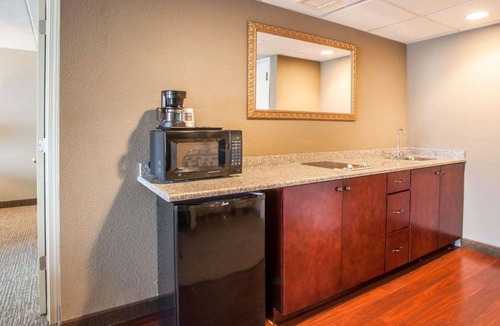 Orland Hills Hotel | Quality Inn & Suites Orland Park - Chicago