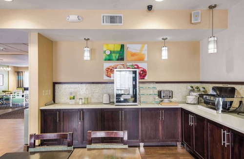 Quincy Hotel | Quality Inn & Suites Quincy - Downtown