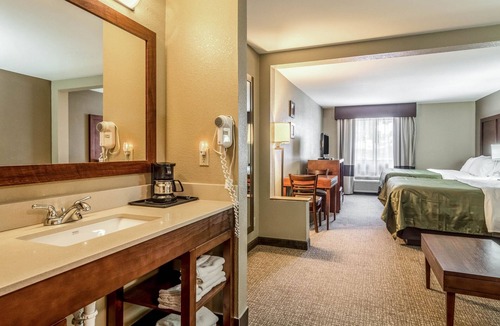 Salem Hotel | Quality Inn & Suites Salem near I-57