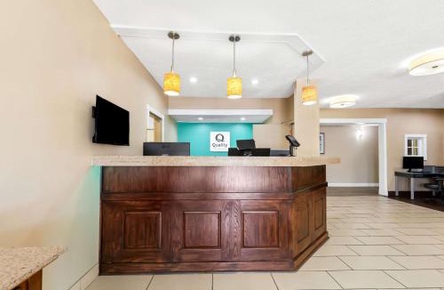 Springfield Hotel | Quality Inn & Suites Springfield Southwest near I-72