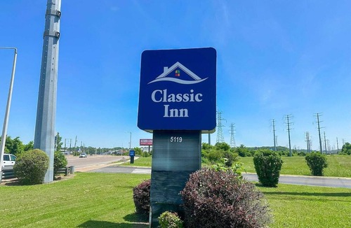 Parkway Village Apartment | Queen Bed Accessible|Non-Smoking