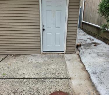 Irvington Apartment | Queen Detached Studio 1