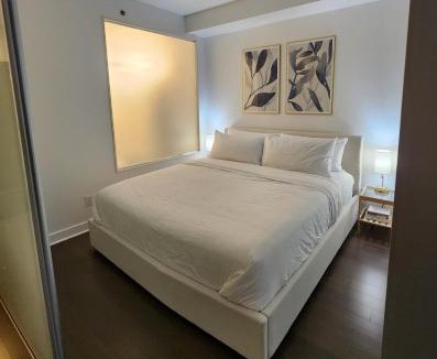 Fashion District Apartment | Queen St West Haven - Modern Loft, Downtown Toronto, Free Parking