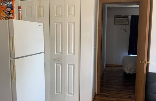 Macomb Apartment | Quiet and comfort one bedroom apt, close to WIU, a kitchen free parking, TV