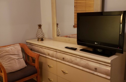 Lansing House | Quiet cozy home close to amenities