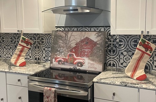 St. Clair County Other | Quiet new farmhouse, sleeps 8-10 with huge kitchen and side yard, & gas grill!
