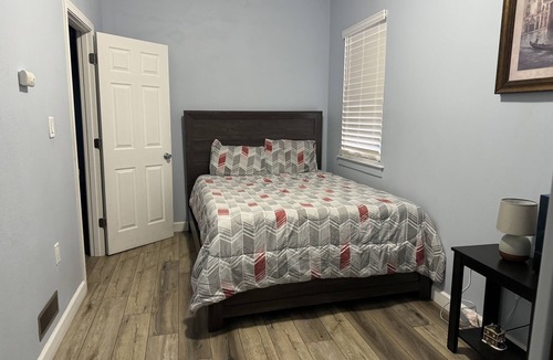 Calumet Heights House | Quiet, relaxing 4 bed, 2 bath, 10 mins to Lake Michigan