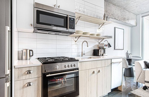 Near North Side Apartment | Rad River North 1BR w/Gym, Pool, near L stop & Beach, by Blueground