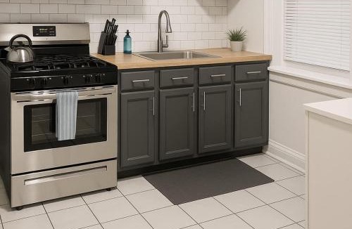 Avondale Apartment | Radiant 2BR Apt near Shops - Springfield 04-2