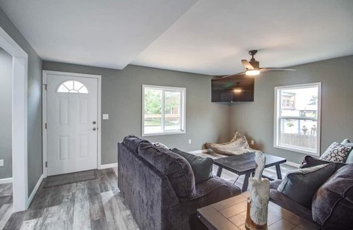 Grafton House | RAFTON INN VACATION RENTAL