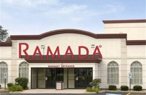 Glendale Heights Hotel | Ramada by Wyndham Glendale Heights/Lombard