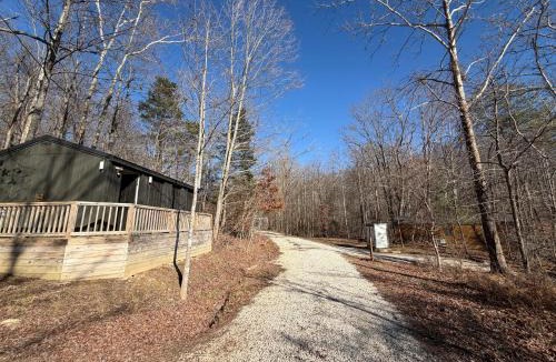 Stanton House | Red River Gorge Creekside Cabin, Hot Tub, Shared Bathhouse