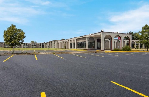 North Aurora Hotel | Red Roof Inn and Conference Center Chicago - N Aurora Naperville