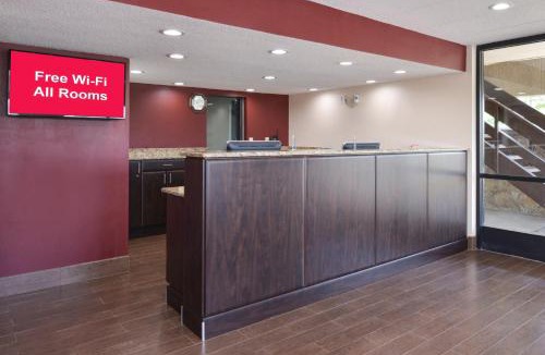 Champaign Hotel | Red Roof Inn Champaign - University