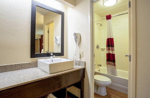 Willowbrook Hotel | Red Roof Inn PLUS+ Chicago - Willowbrook