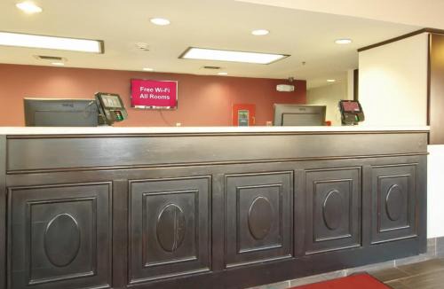 Hoffman Estates Hotel | Red Roof PLUS Chicago - Hoffman Estates