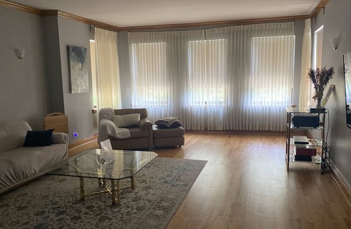 Greater Grand Crossing Apartment | Refreshingly Classic, Yet Charming 2200 sq. ft. Apartment Home Away From Home