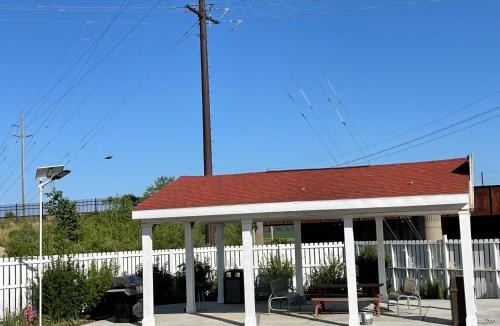 Lincoln Hotel | Regal 8 Inn & Suites
