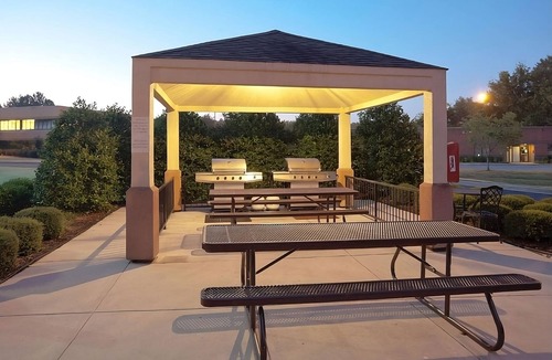Libertyville House | Relax at 3 Affordable Suites w/Kitchen & Friendly Staff – Ideal for Families