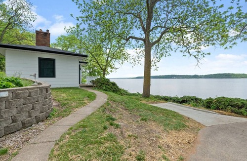 Nauvoo House | Relax at Eagle's Nest on the Mississippi River!