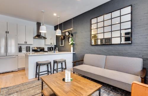 West Town Apartment | Relax in West Town - In-Unit Laundry and Pet Friendly! apts
