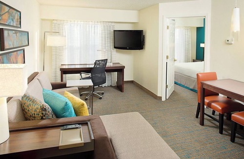 Rosemont Hotel | Relaxing 1BR Suite w/Living Area | Outdoor Pool Access and Free Breakfast