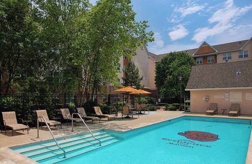 Rosemont Hotel | Relaxing 1BR Suite w/Living Area | Outdoor Pool Access and Free Breakfast