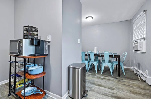 Yorkville Apartment | Relaxing 2BR Riverfront Townhome