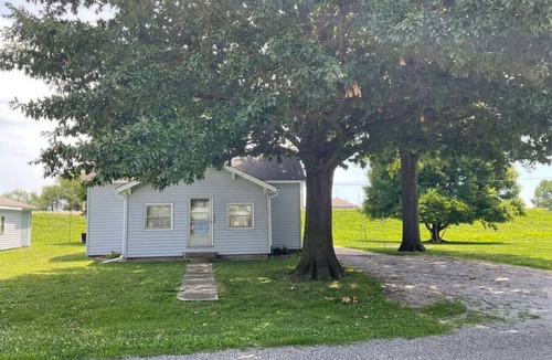 Keyesport Cottage | Relaxing 3 bedroom cottage right off Lake Carlyle