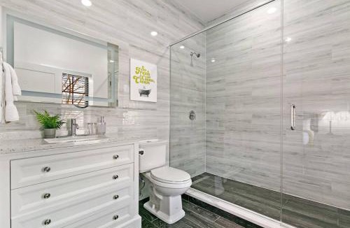 Avondale Apartment | Relaxing 3BR Apt with King Beds & Washer - Lawndale 1 & 2 rep