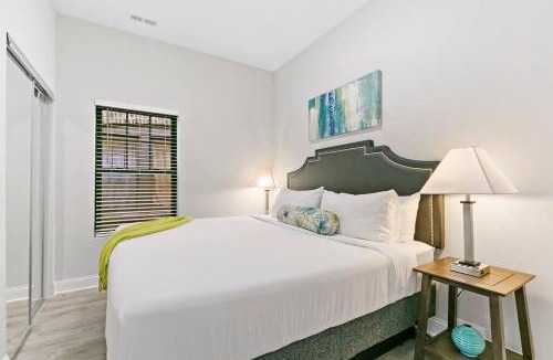Avondale Apartment | Relaxing 3BR Apt with King Beds & Washer - Lawndale 1 & 2 rep
