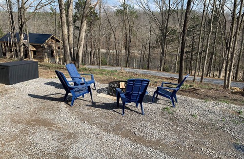 Goreville Cabin | Relaxing Cabin Near Hiking, Fishing & Lake of Egypt