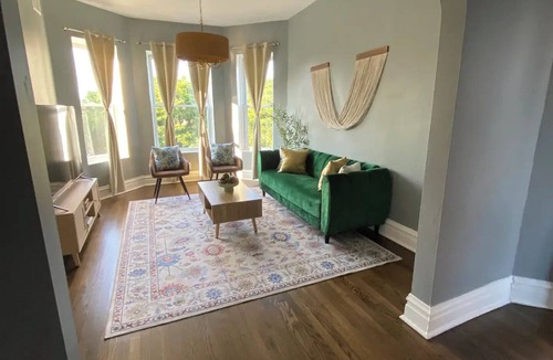 Edgewater House | Relaxing City Haven