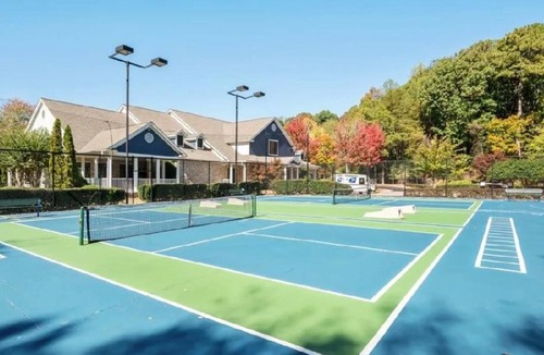 Sandy Springs Apartment | RELAXING & Cozy Unit with king bed