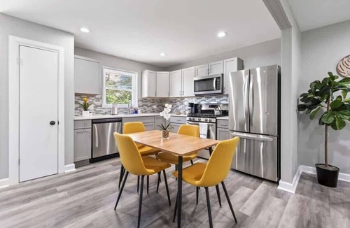 Lake Zurich House | Relaxing Lake Zurich 3BR + Patio | LCP Collection