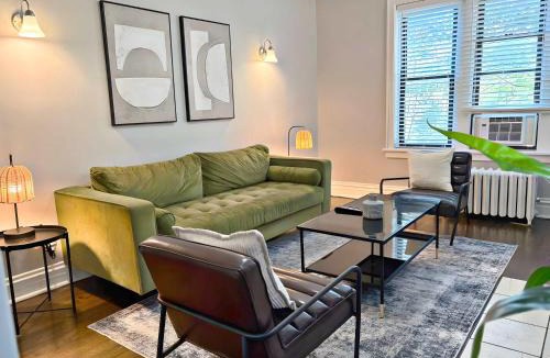 Boystown Apartment | Relaxing Lakeview Escape 2BR Apartment - Roscoe 35-2N
