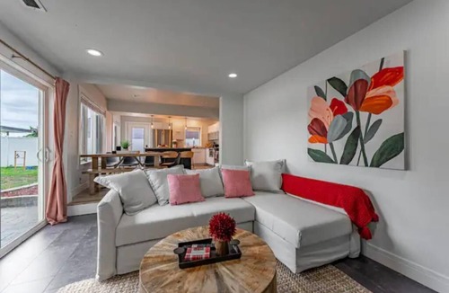 Loves Park House | Relaxing Riverside Stay w HotTub
