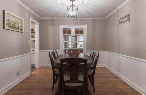 Rockford House | Relaxing Rockford Stay 3 br 1 bath in the heart of Northern Illinois Family Friendly