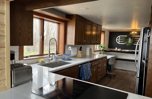 Peoria Heights House | Relaxing vacation home by the river! Sleeps 10. 10% discount!
