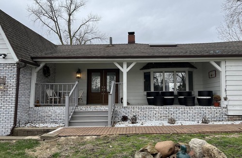 Peoria Heights House | Relaxing vacation home by the river! Sleeps 10. 10% discount!