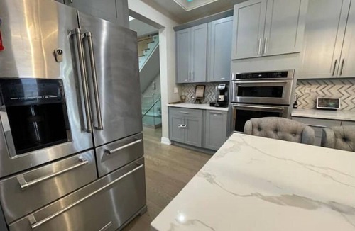 Near West Side House | Remodeled 1890 Chicago Greystone, 4bd 3.5ba & Gym