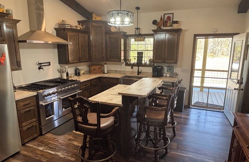 Myrtle House | Remote, spacious and cozy farmhouse in Myrtle, MO