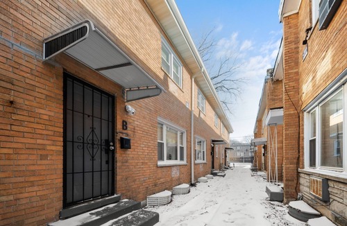 Jackson Park Highlands House | Remote Worker Special: 2-bedroom townhome in Jackson Park Highlands neighborhood