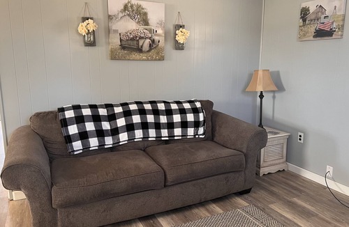 Waltonville House | Rend Lake Hunting & Fishing House Rental