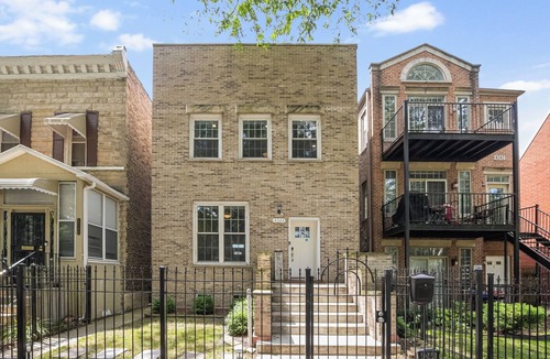 Grand Boulevard House | Renovated 6 Bedroom 5 Bathroom Home 10 Minutes from Downtown Chicago