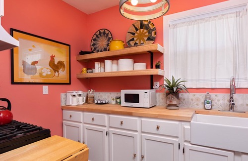 Rogers Park House | Renovated Chicago coach house close to Lake Michigan!
