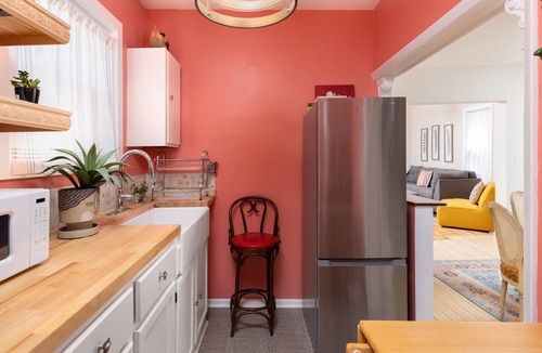 Rogers Park House | Renovated Chicago coach house close to Lake Michigan!
